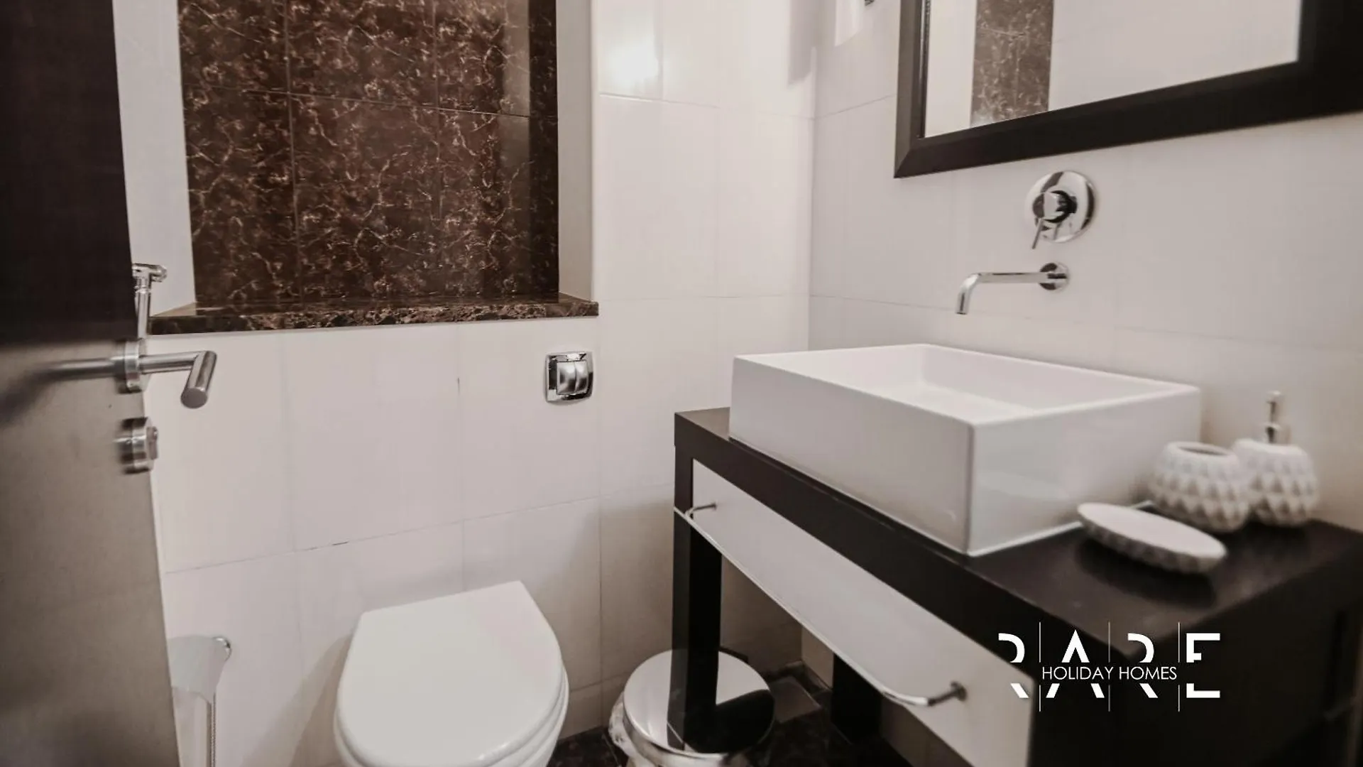 Green Lakes Tower: Jumeirah Lake Towers Apartment with Dubai Marina Views United Arab Emirates