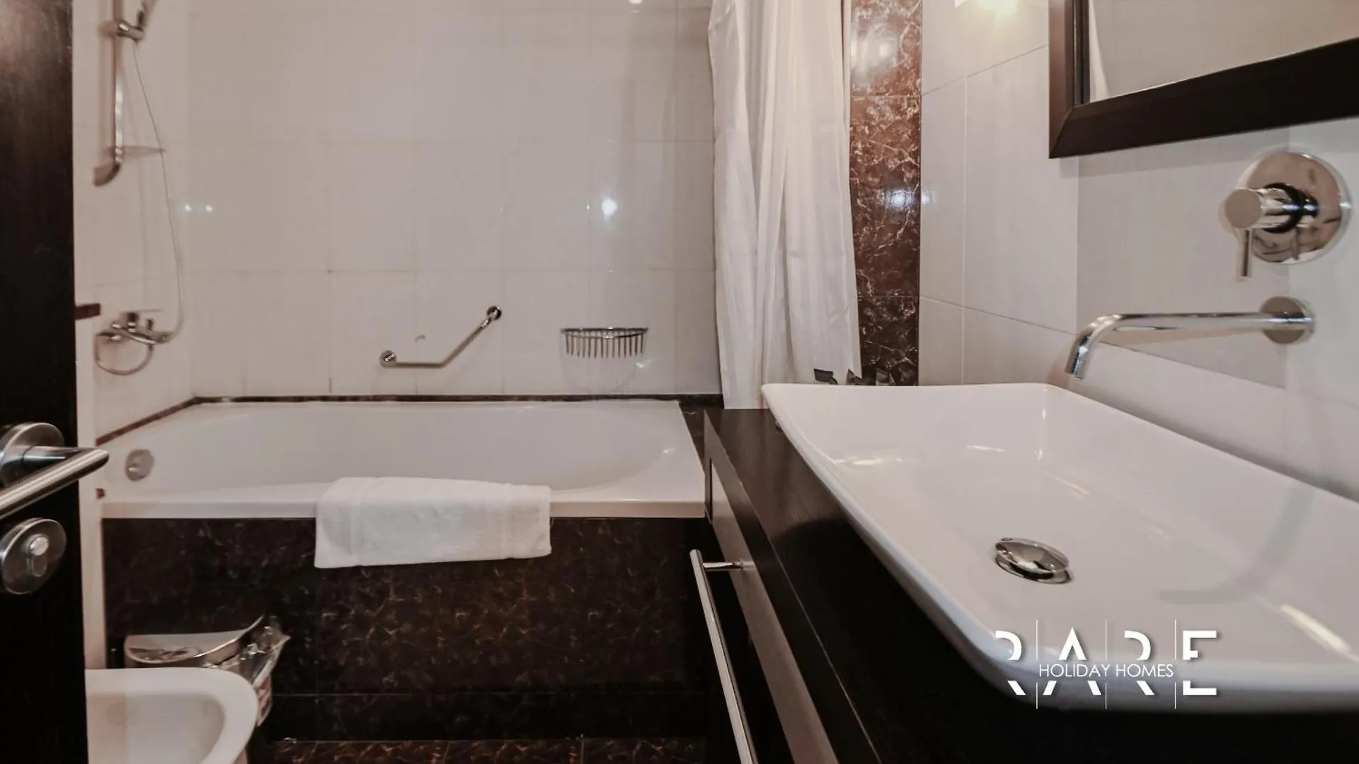 Green Lakes Tower: Jumeirah Lake Towers Apartment with Dubai Marina Views 0*,  United Arab Emirates