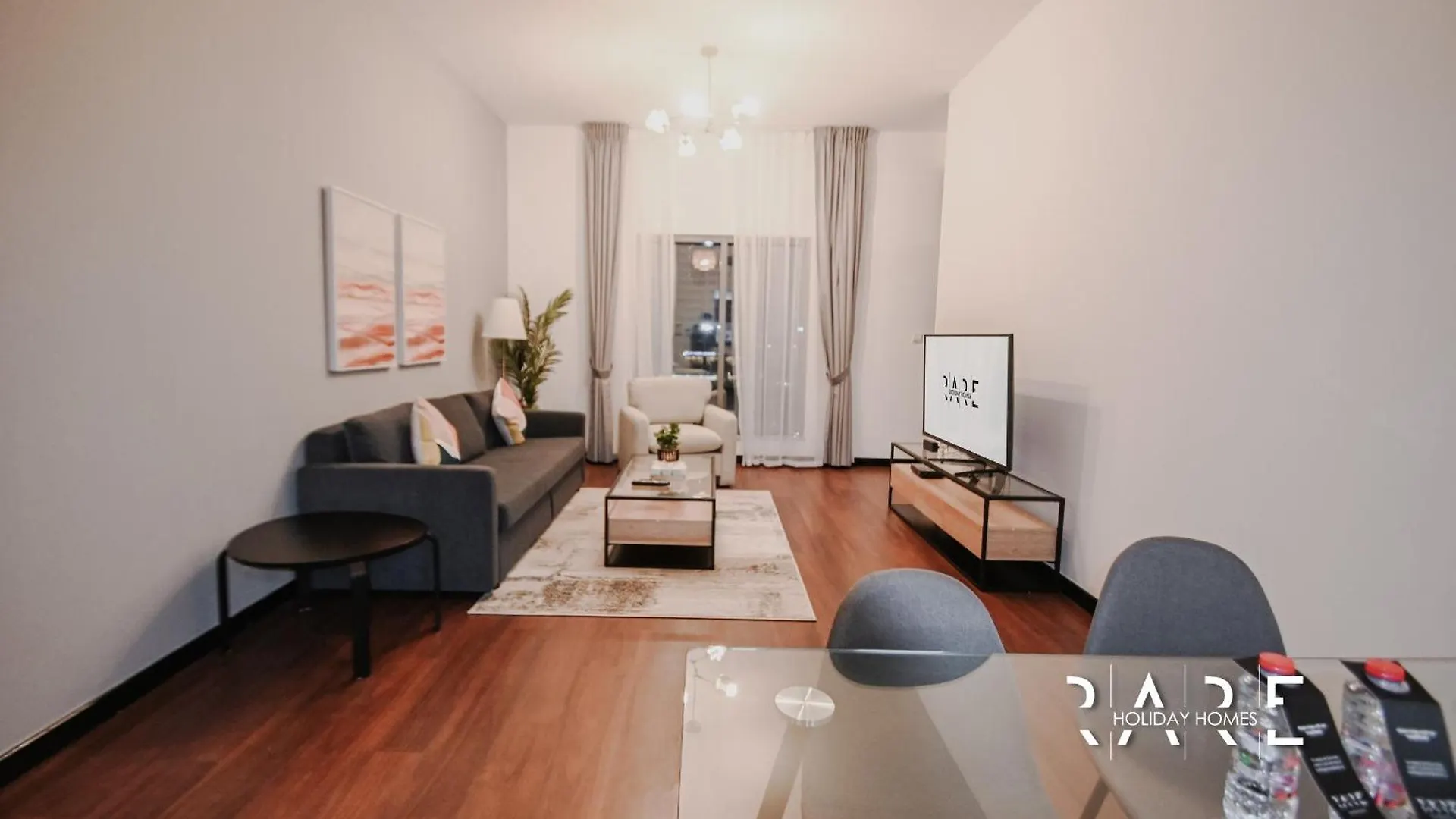 Green Lakes Tower: Jumeirah Lake Towers Apartment with Dubai Marina Views