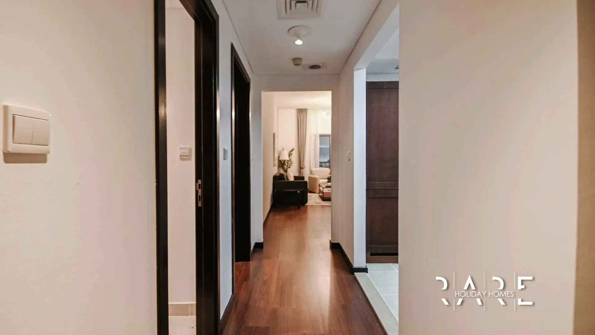 Green Lakes Tower: Jumeirah Lake Towers Apartment with Dubai Marina Views
