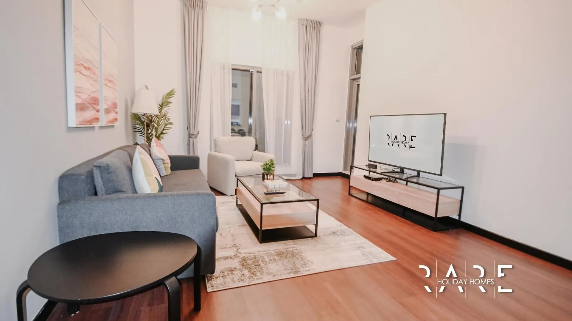 Green Lakes Tower: Jumeirah Lake Towers Apartment with Dubai Marina Views