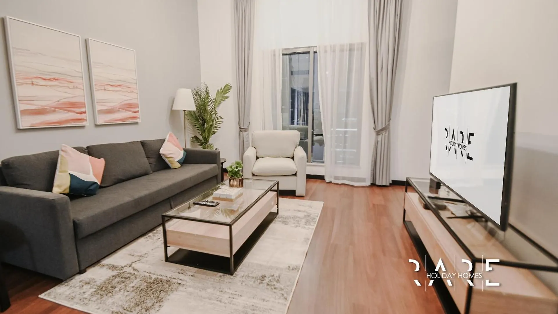 Green Lakes Tower: Jumeirah Lake Towers Apartment with Dubai Marina Views