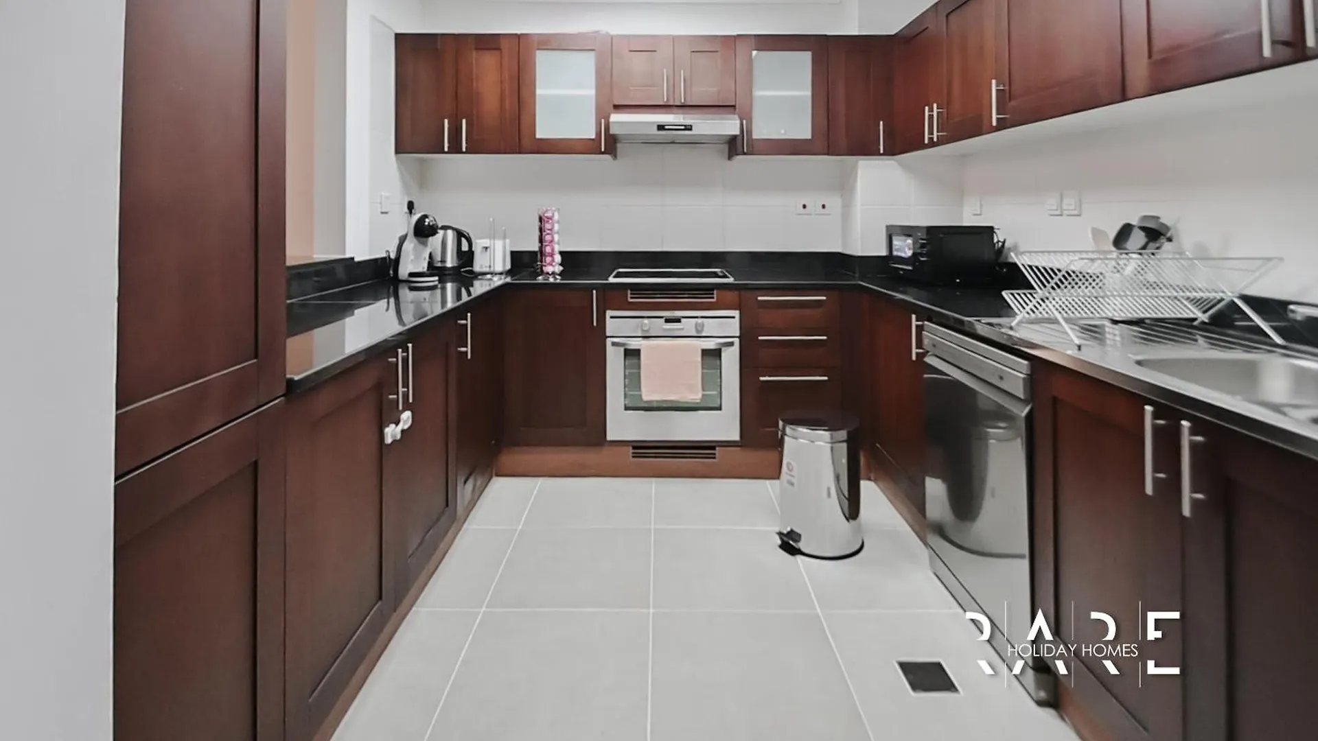 Green Lakes Tower: Jumeirah Lake Towers Apartment with Dubai Marina Views 0*,