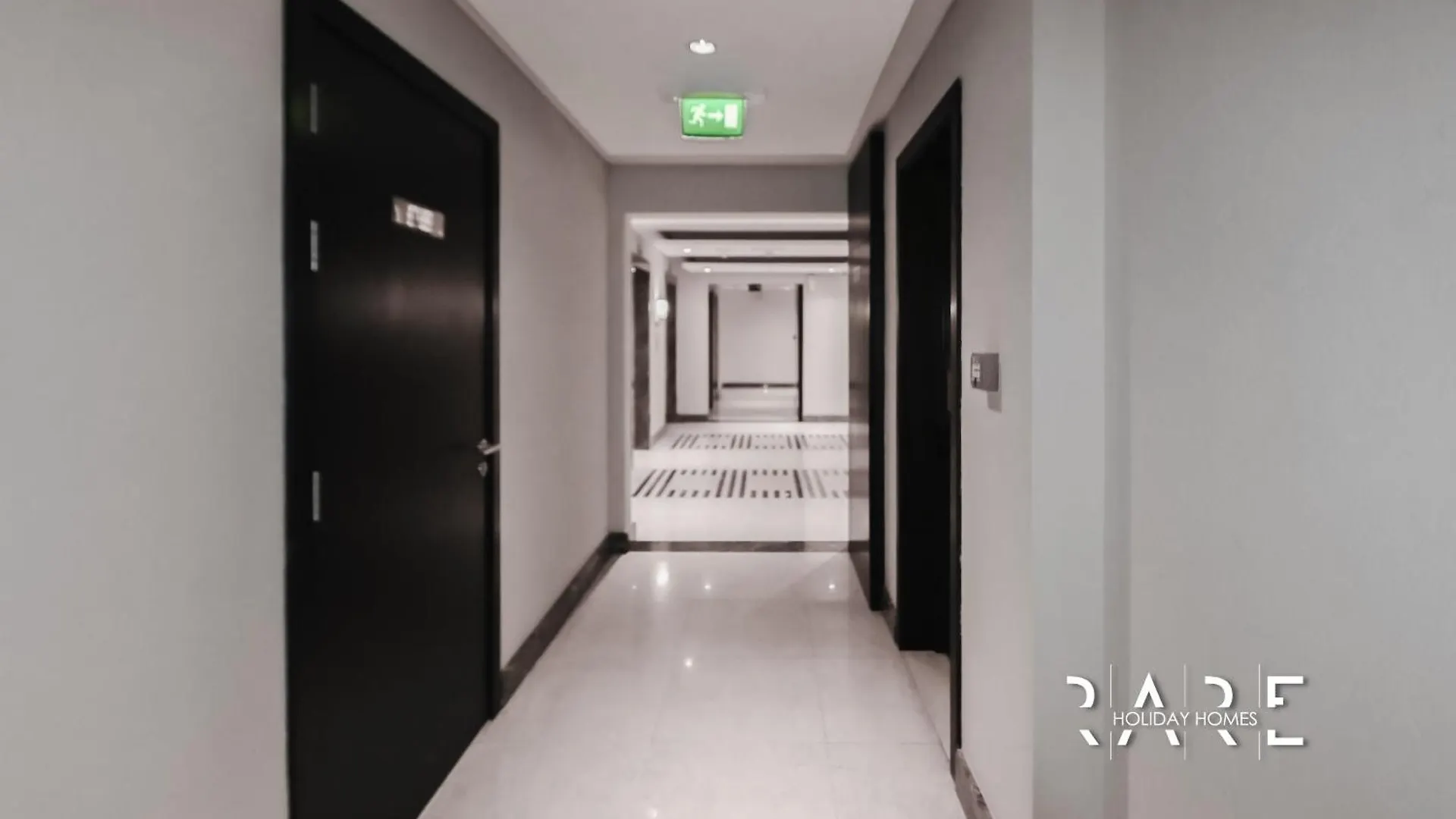 Green Lakes Tower: Jumeirah Lake Towers Apartment with Dubai Marina Views