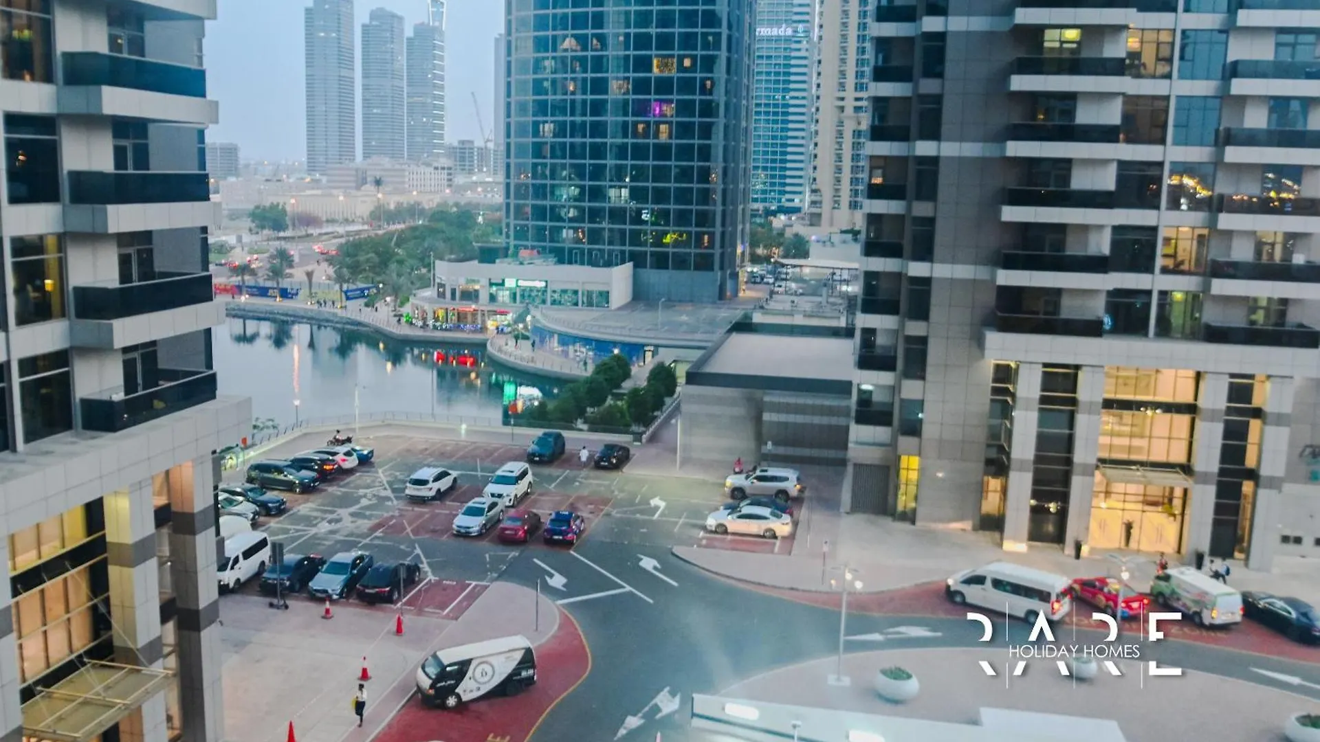 Green Lakes Tower: Jumeirah Lake Towers Apartment with Dubai Marina Views