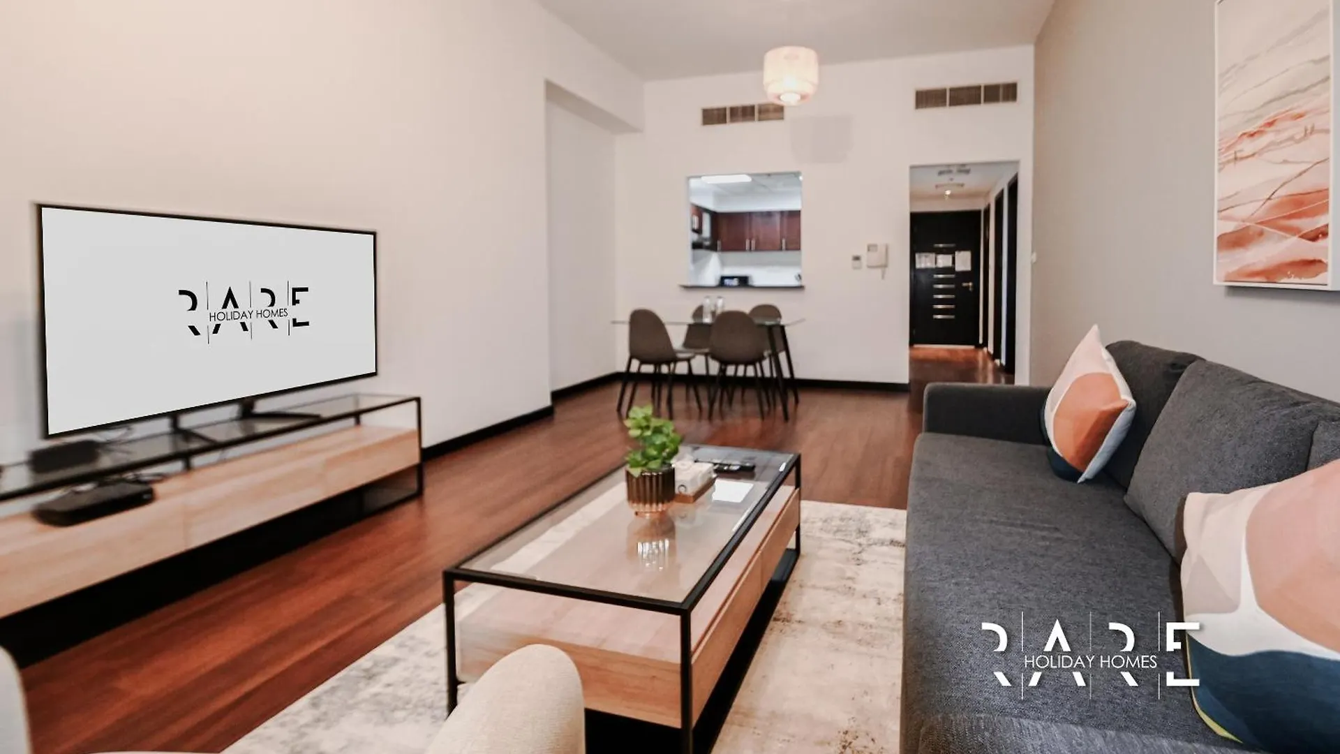 Green Lakes Tower: Jumeirah Lake Towers Apartment with Dubai Marina Views